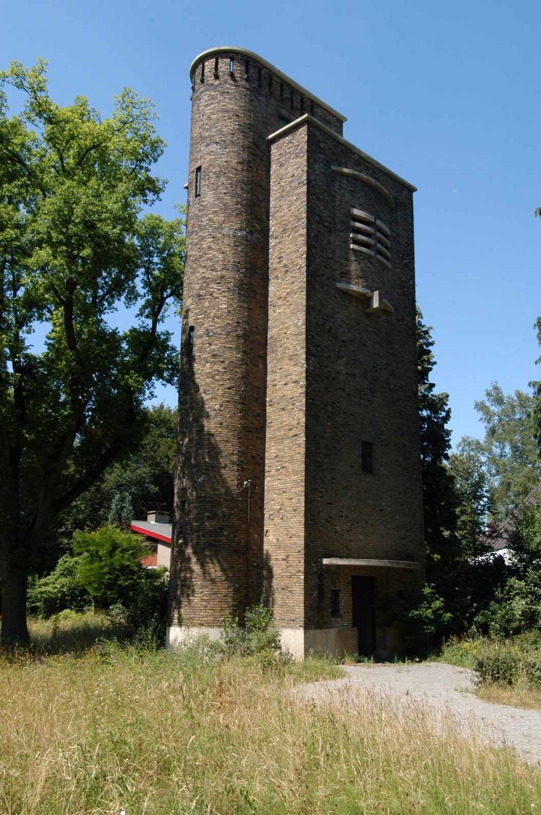 zakelijk-expressionistische watertoren Doorwerth